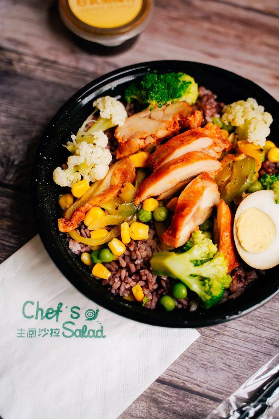 两种令人垂涎的日式美食体验 吞拿鱼拌蛋松露土豆泥与招牌日式肥牛温泉蛋饭